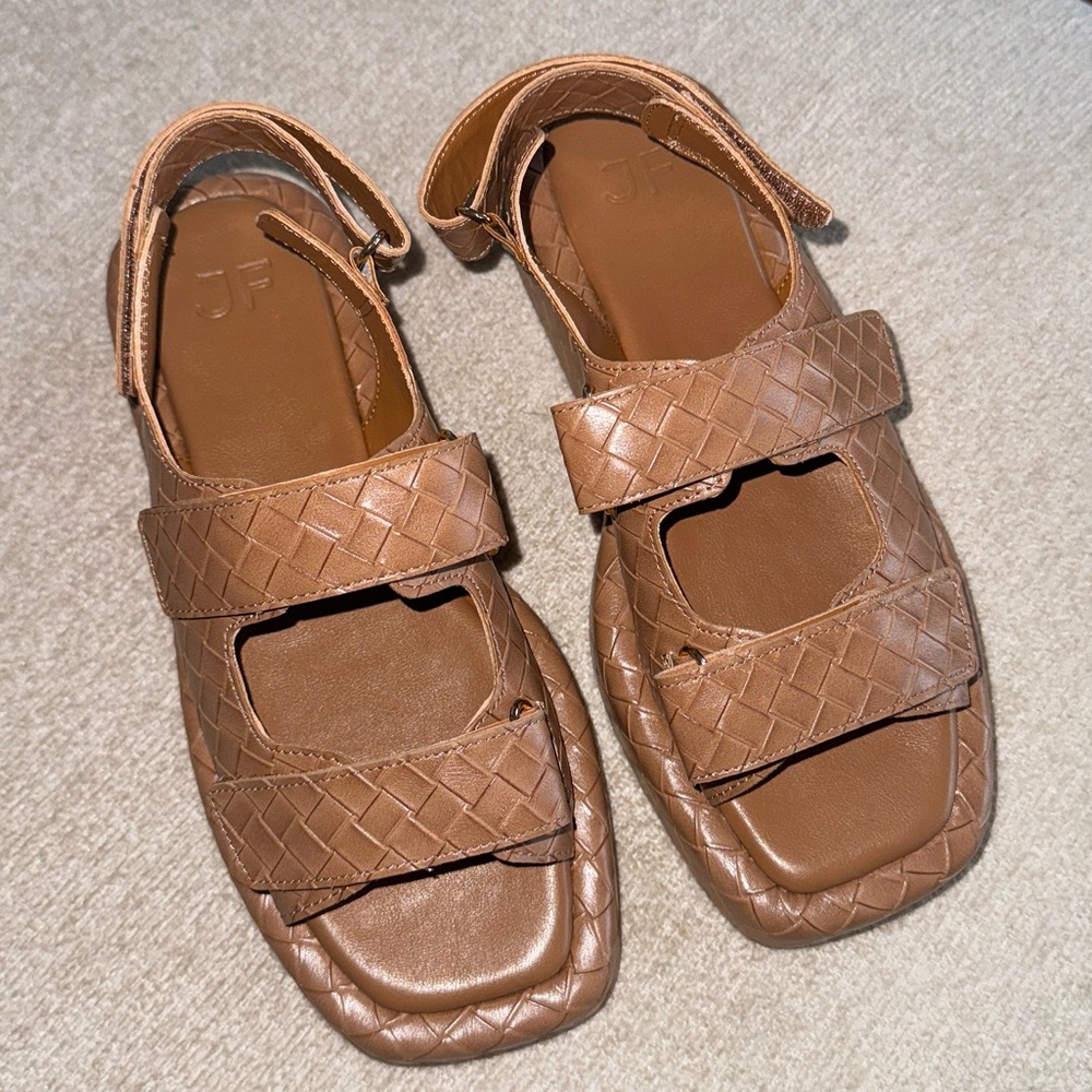 Flat Sandals - Picture 4 of 6